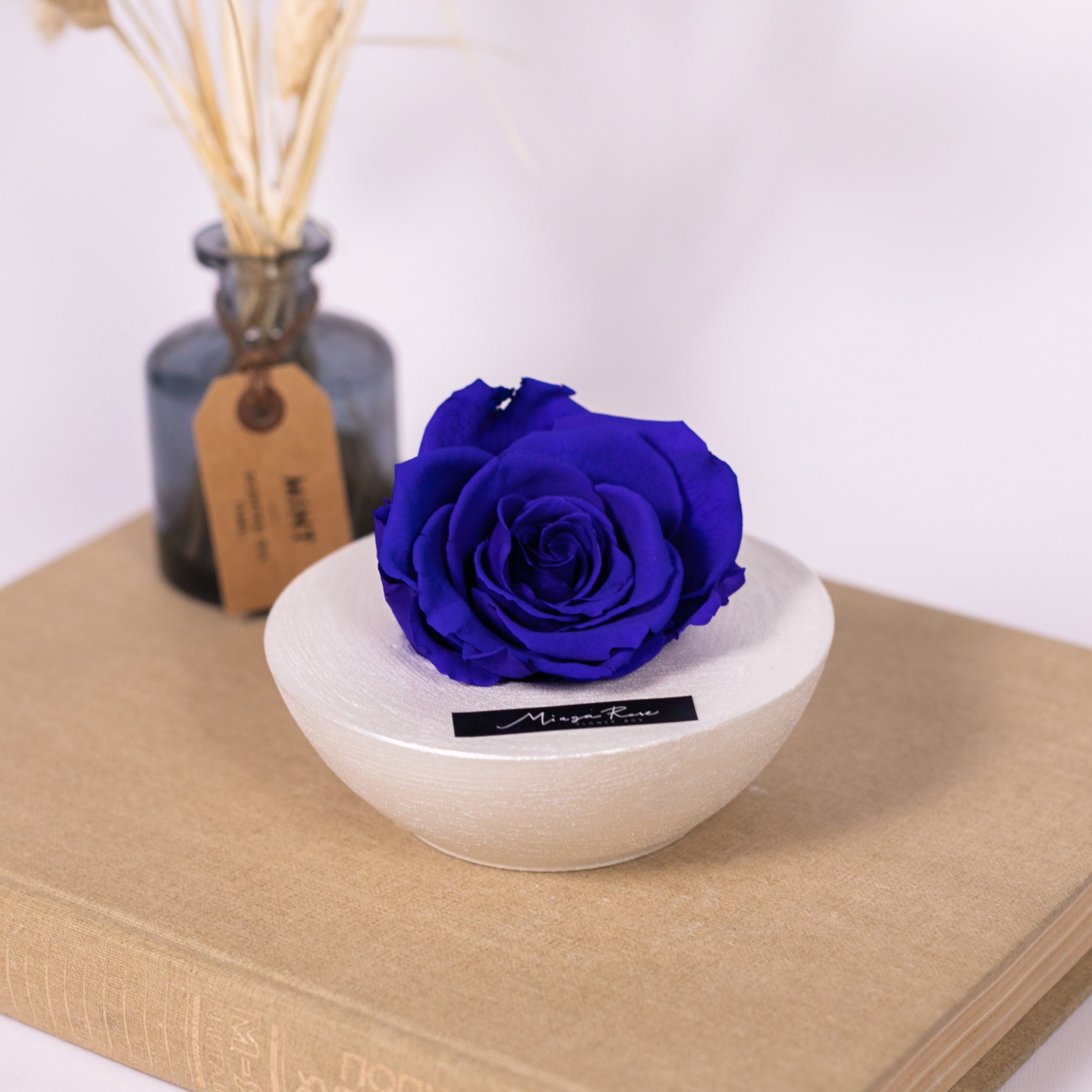 Rosa stabilizzata blu di colore blu in scatola regalo